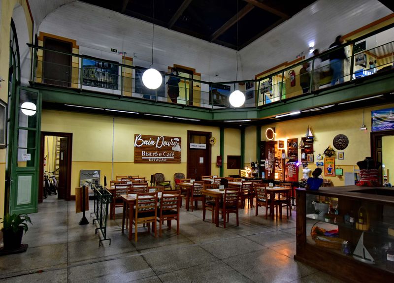 The nice interior of the train station.