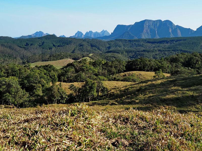 Corvo Branco Serra; near Gro Par. 