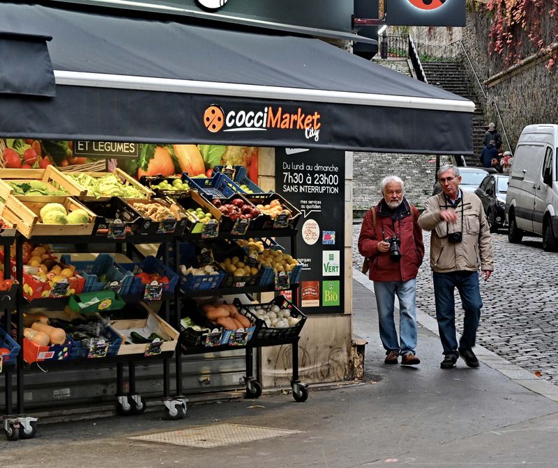 Arnulf (left) and Fahd, arriving at rue Caulaincourt.