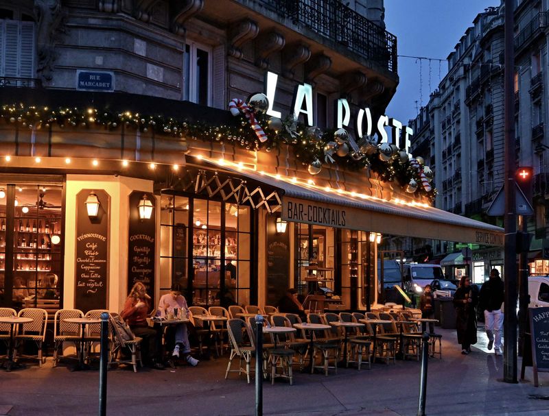 Corner of rue Marcadet and rue Damrmont.