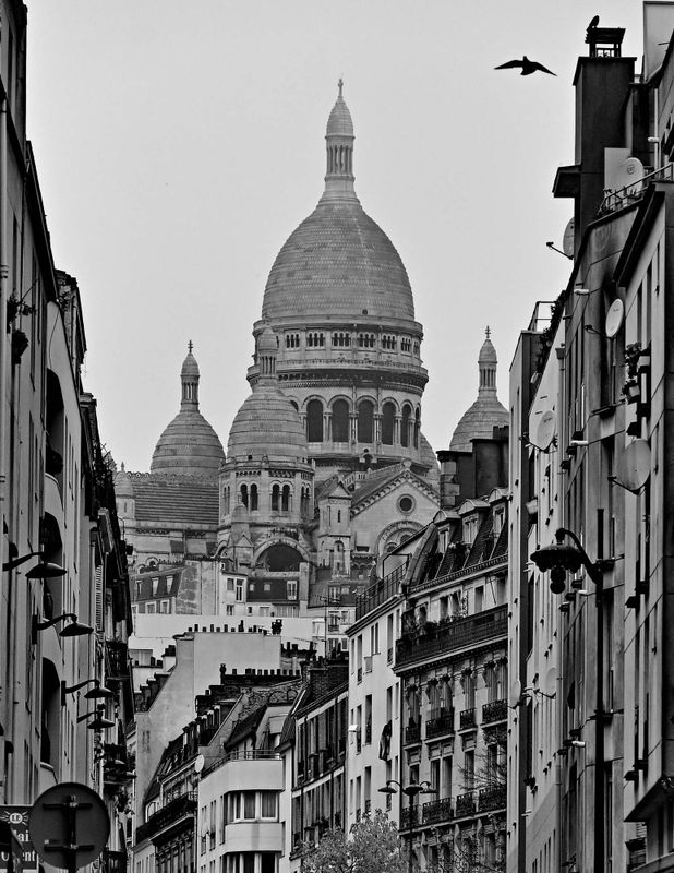 Montmartre seen from the Rue de Chartres, at Goutte d'Or area. 