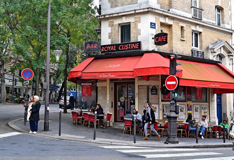 Bar at rue Custine. 