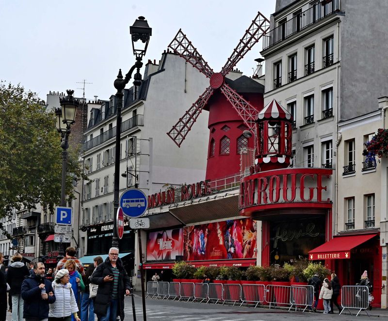Paris 18me: the famous Moulin Rouge. 