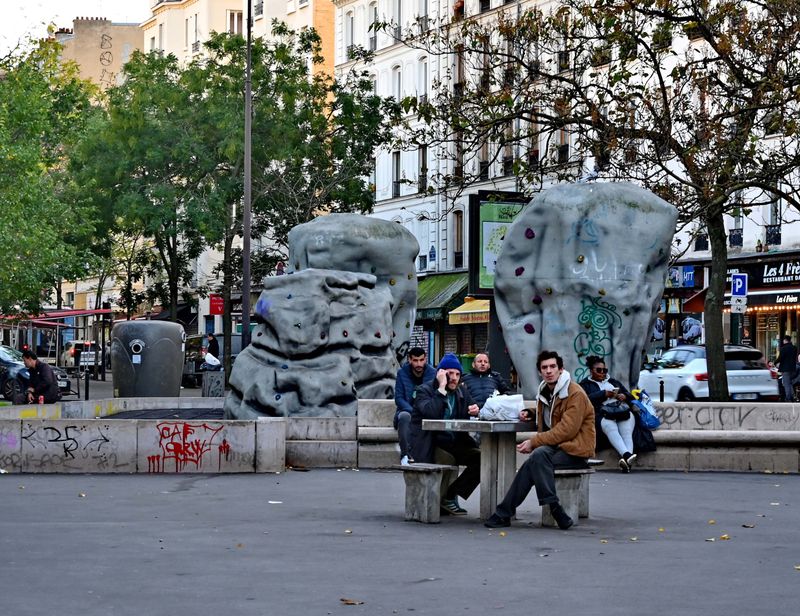People near the mtro station.