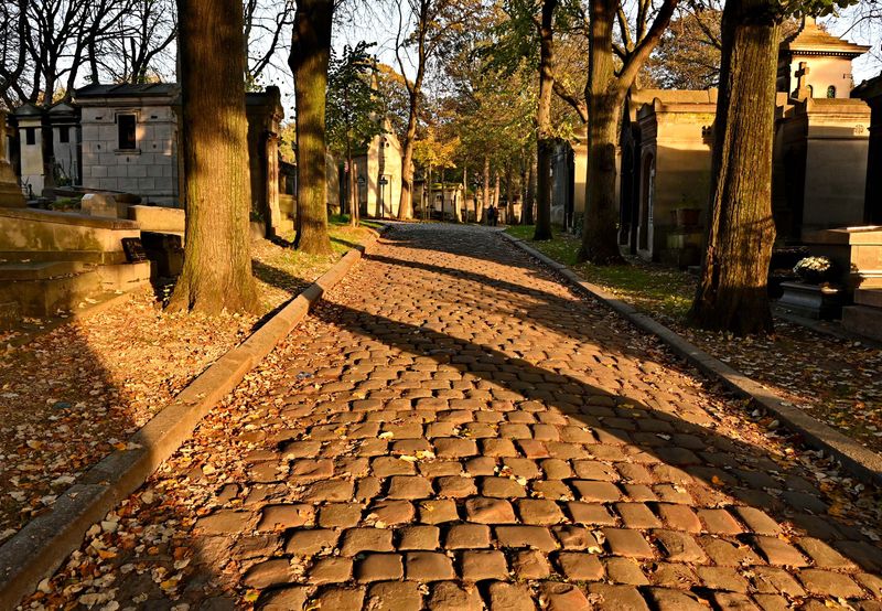 Some well known people buried there: Jim Morrison, Allan Kardec, Yves Montant, Balzac and many others.