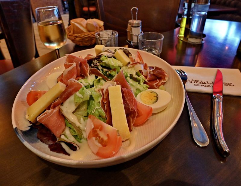 Some salade for finishing the walk. 