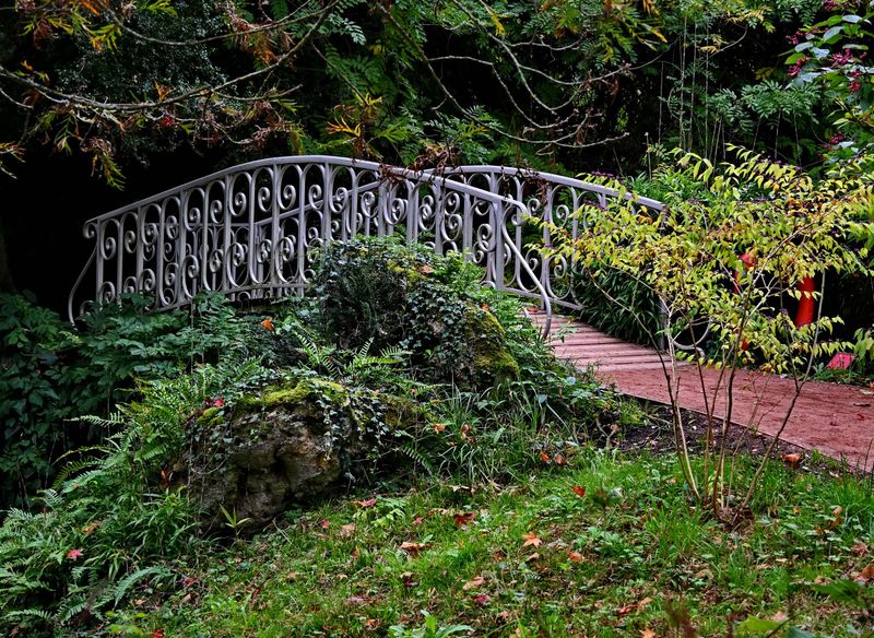 The iron bridge (2024). 