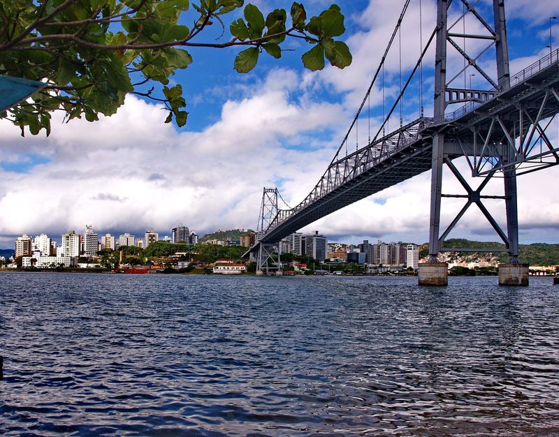 Olympus E-330; the Herclio Luz bridge.