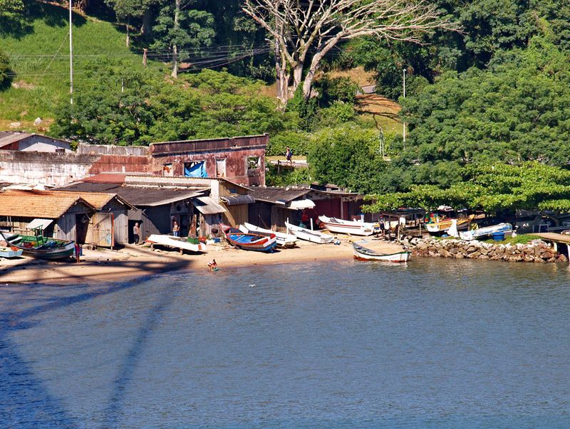 Olympus E-330; the fisher's area, picture taken from the bridge.