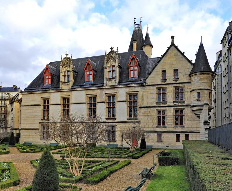 Hôtel de Sens.
