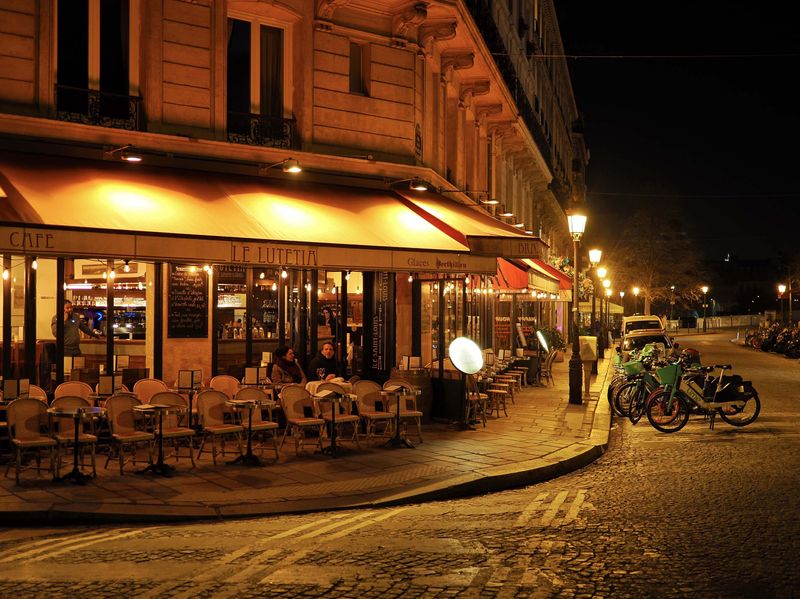 le Saint-Louis; Restaurant near Pont Saint-Louis.