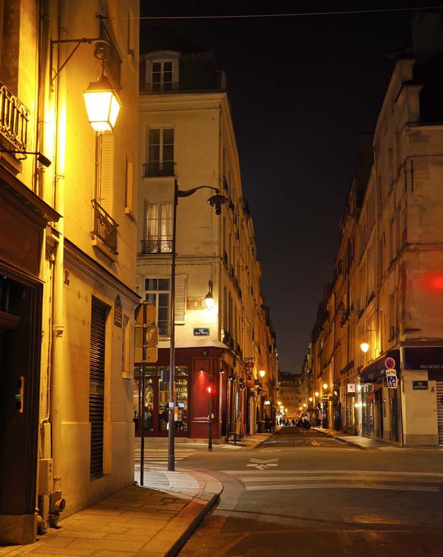 le Saint-Louis; Corner of Rue des Deux Ponts and Rue Saint-Louis en le. 