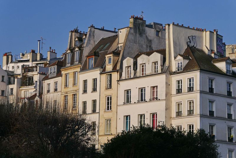 Île Saint-Louis; buildings at quai d'Orléans.