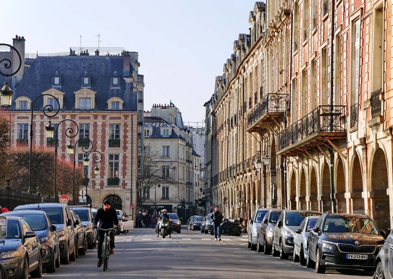 Getting at Place des Vosges. 