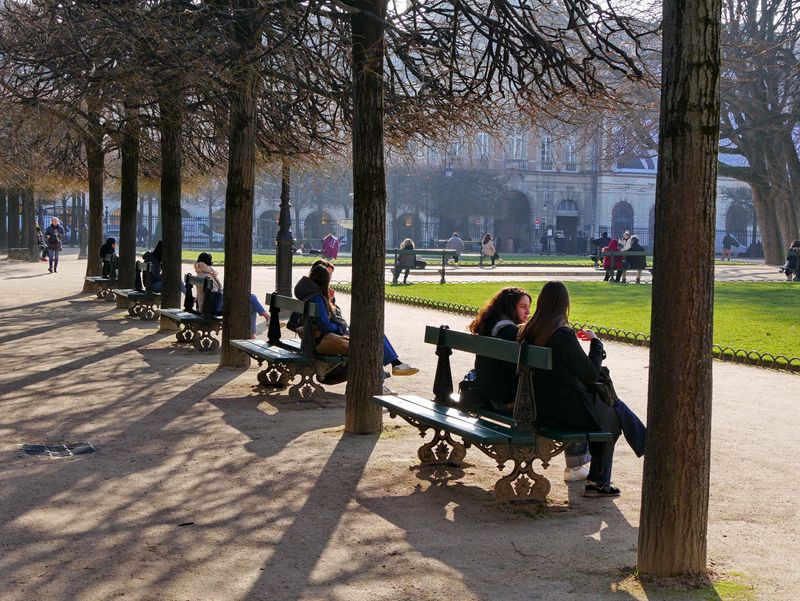 Le Marais; Place des Vosges.