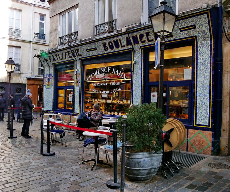Le Marais; the jewish area at Rue des Rosiers.