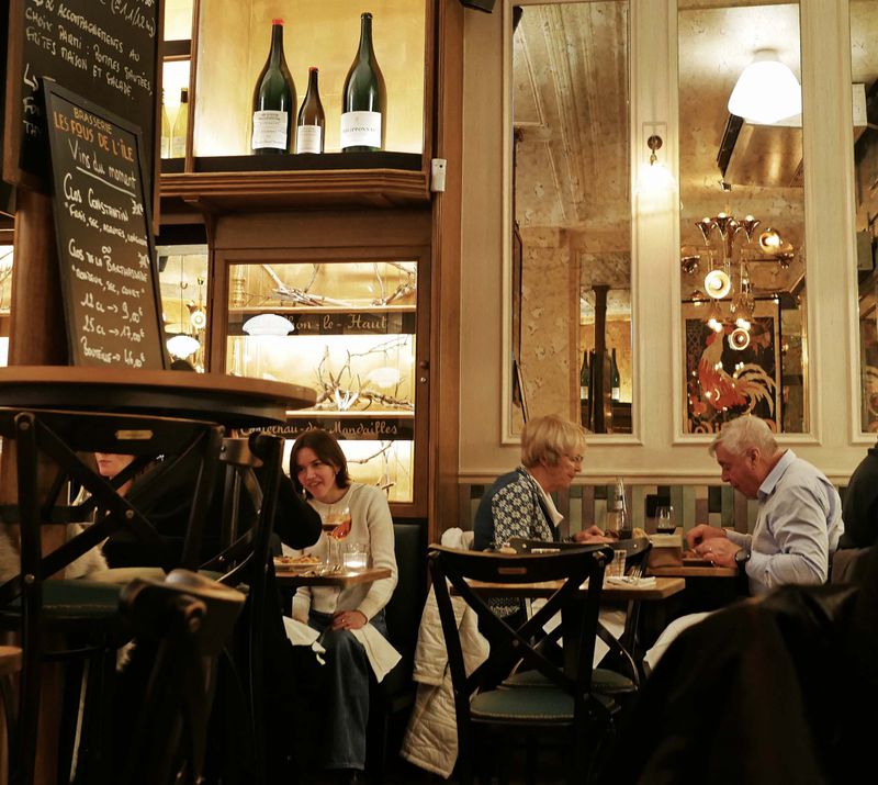 Île Saint-Louis; Restaurant at Rue des Deux Ponts.