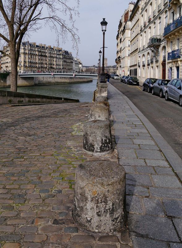 Île Saint-Louis; Quai d'Orléans.