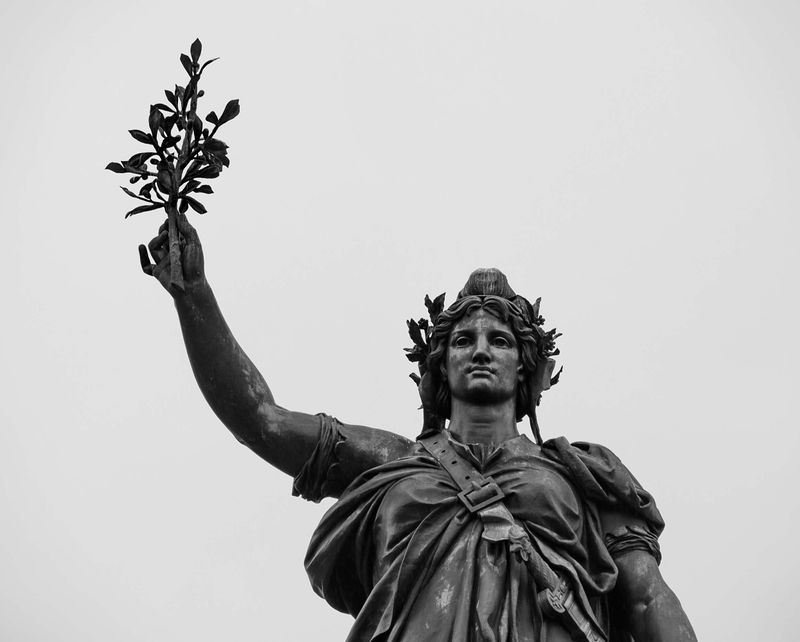 Place de la Rpublique; at the border of the 3me.