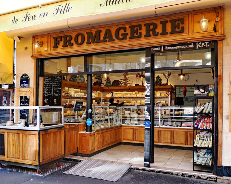 Rue de Bretagne; a very vivid place. 