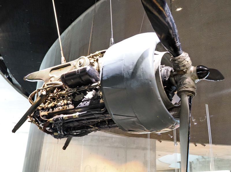 A V-12 turbocompressed engines used on aircrafs since 1935, 
