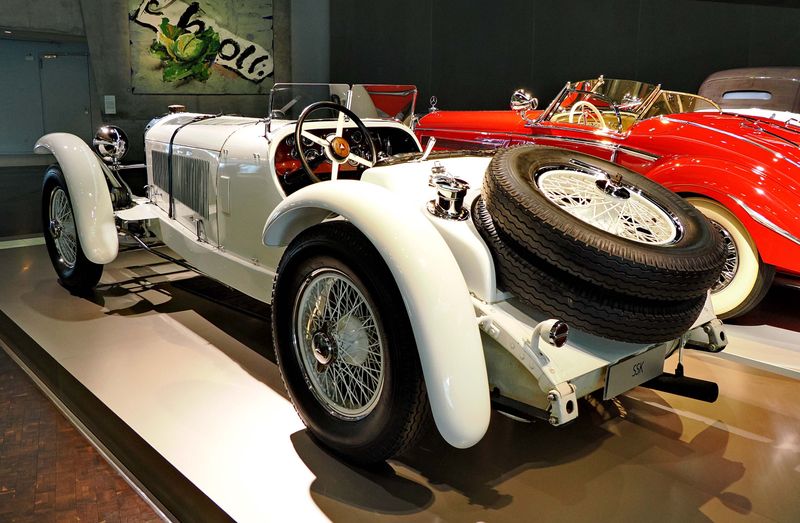 Superb sport cars (30s-40s). 