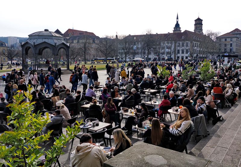 Stuttgart downtown; very animated in that Saturday. 