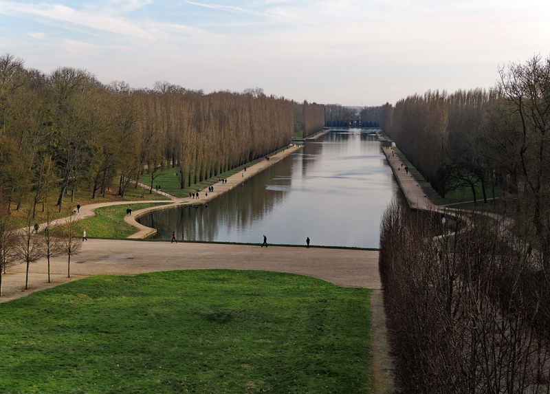 The lake on the domain of the Chateau de Sceaux. 
