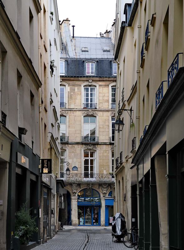 Near the Louvre (Rue de l'Arbre Sec).