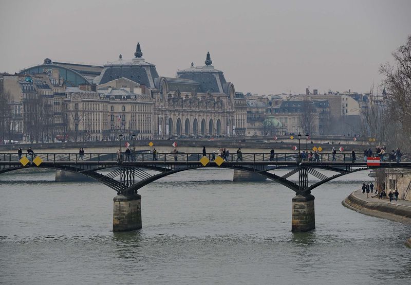 Le Pont des Arts; Muse d'Orsay in the background. 