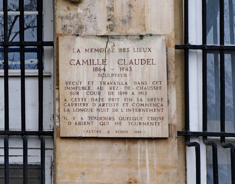 Very common in Paris: the historical places; here the former résidence of Camille Claudel.
