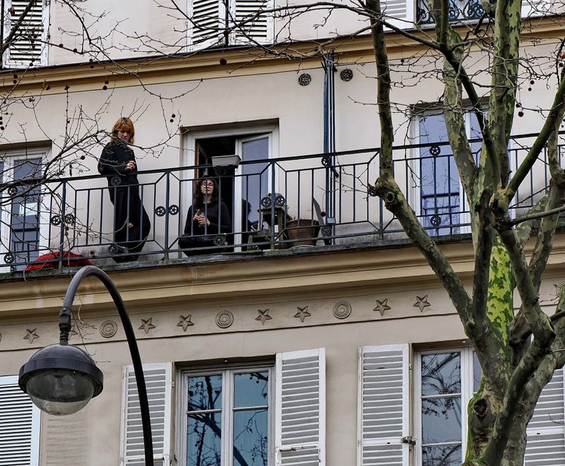 Les filles at Boulevard saint-Martin.