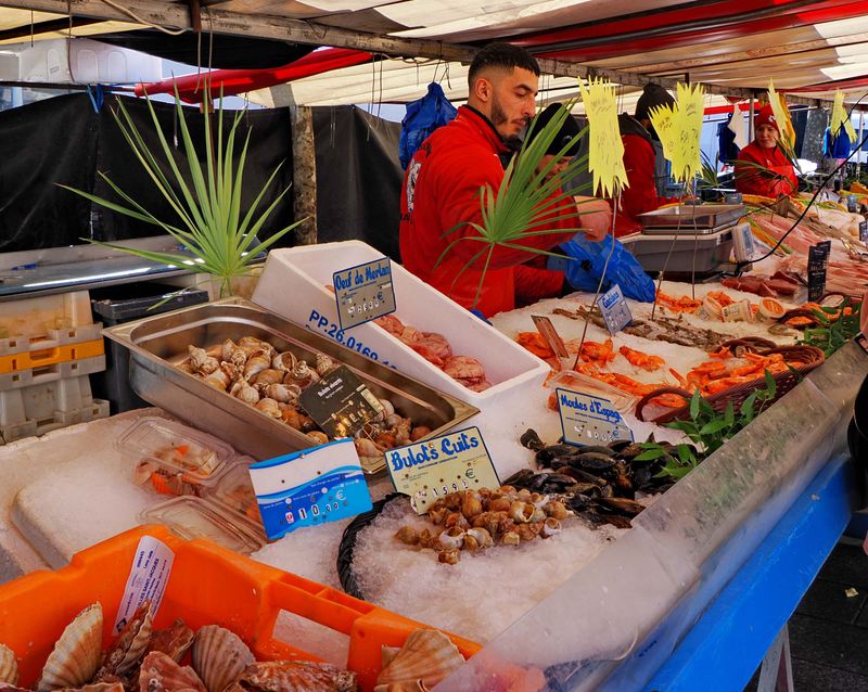The huge offer of fruit de mer is amazing.