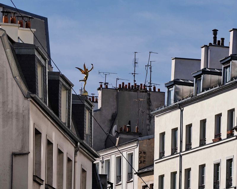 Le Génie de la Bastille, seen from Rue da la Roquette.