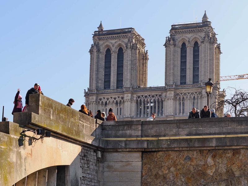Bateau Mouche tour: Notre Dame.