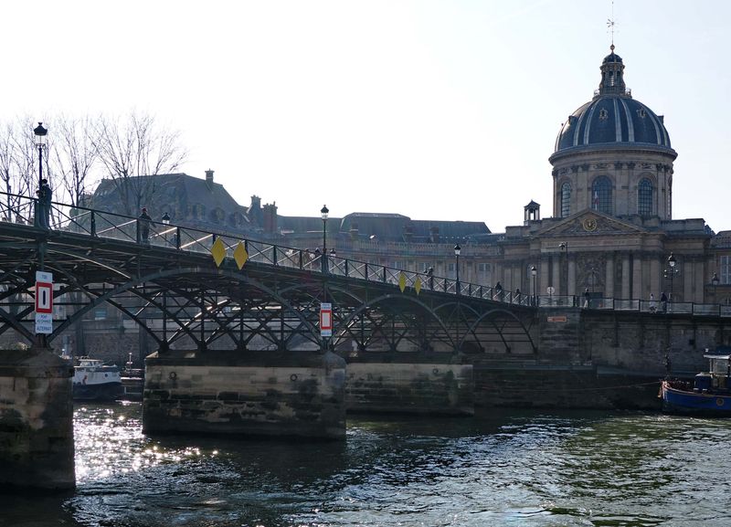 Bateau Mouche tour: le Pont des Arts and Institut de France.