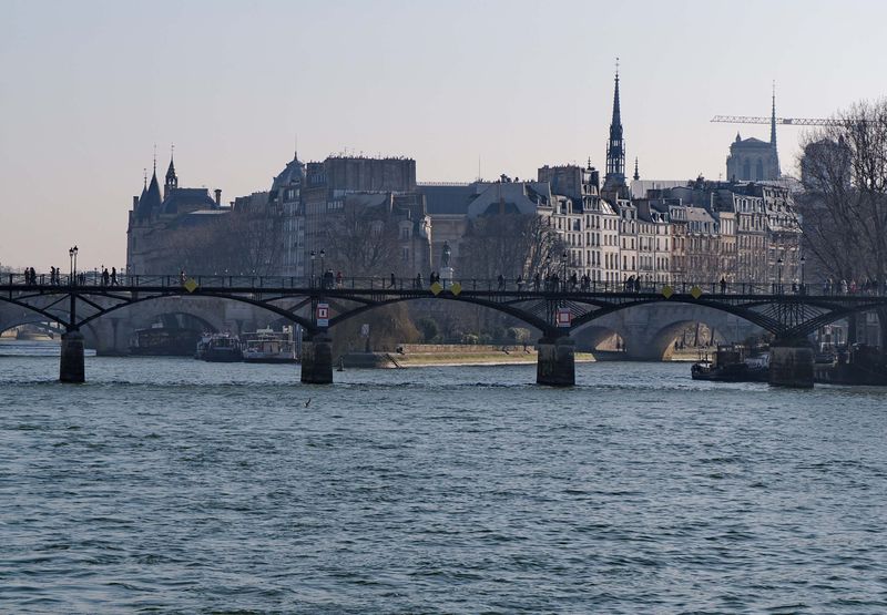 Bateau Mouche tour: Pont des Arts and Île de la Cité.