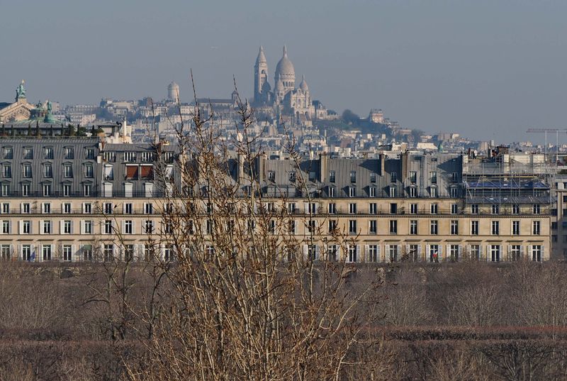 Musée d'Orsay: Montmartre seen from the museum.