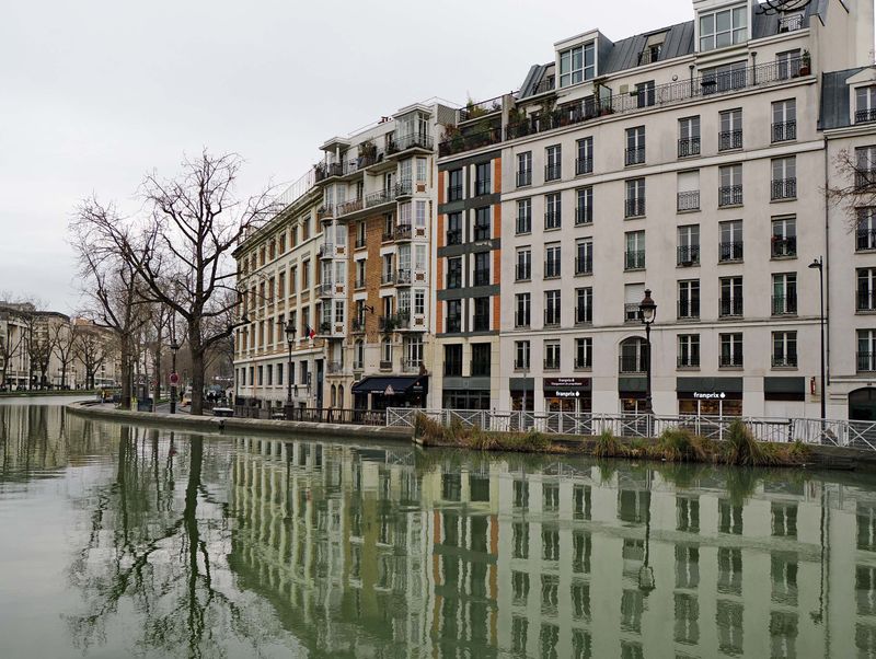 Canal Saint-Martin: Quai de Jemmapes.  