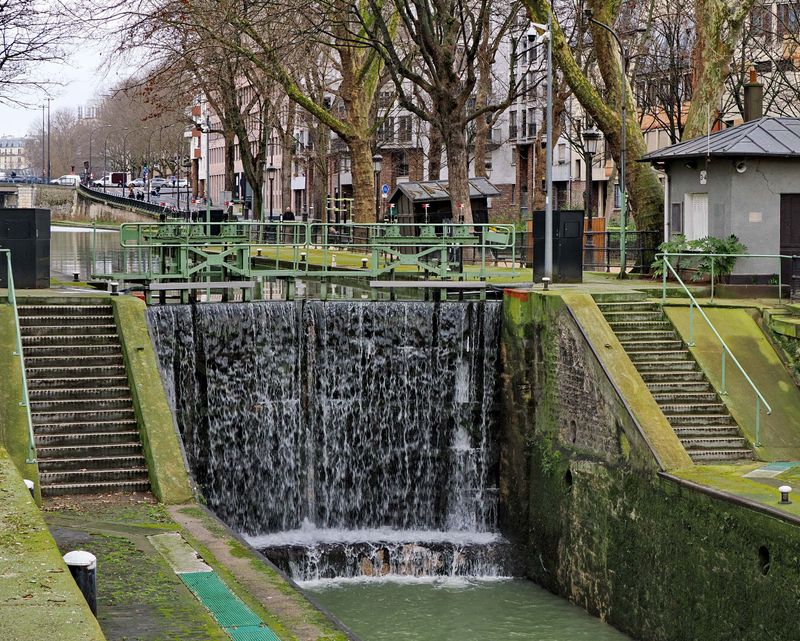 Canal Saint-Martin: the locks (cluses).