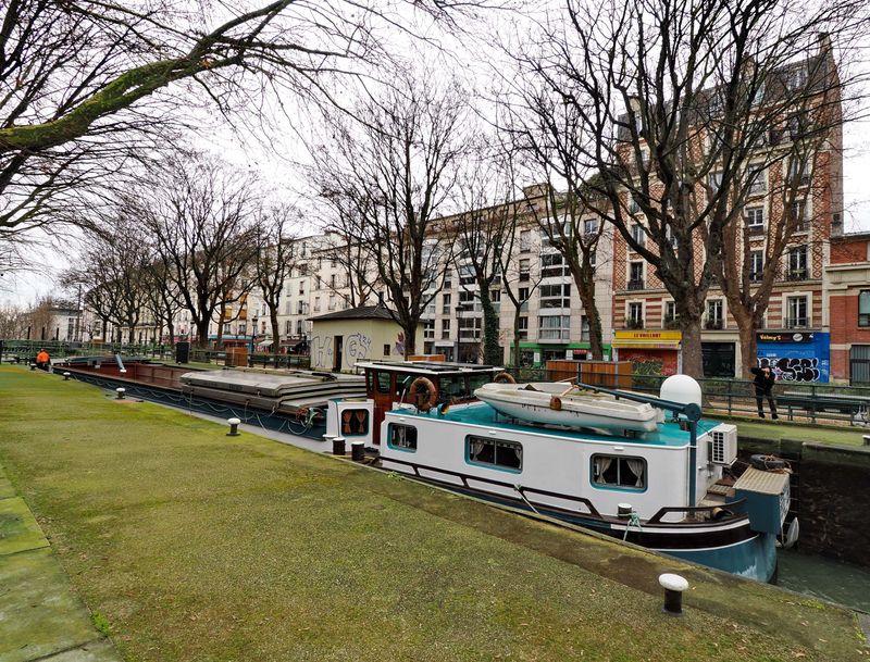 Canal Saint-Martin: down, ready for passing to the next step.