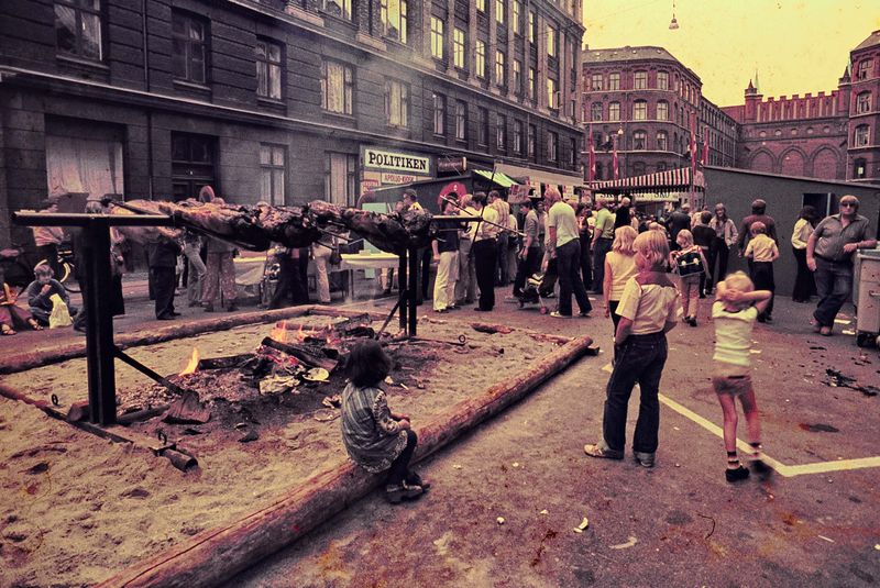 Kopenhagen, street barbecue. 