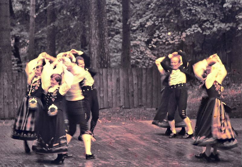 Oslo; typical dance. 