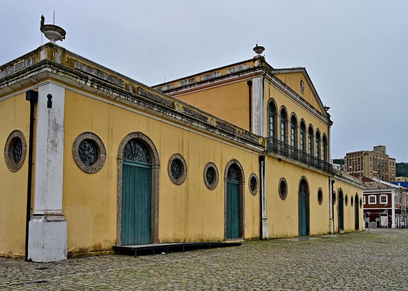 Rua Conselheiro Mafra; the Alfndega (customs building).