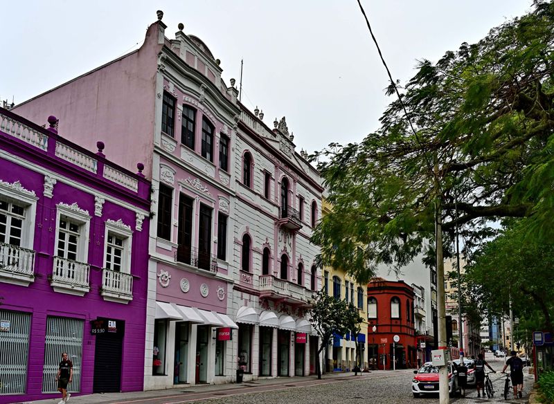 Buildings adjacent to Praa 15 de Novembro