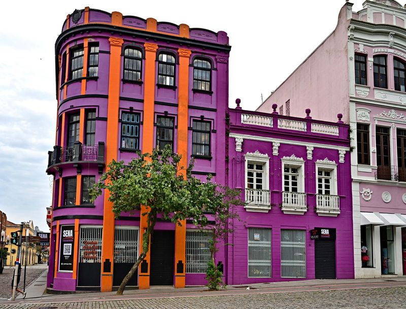 Buildings adjacent to Praa 15 de Novembro.