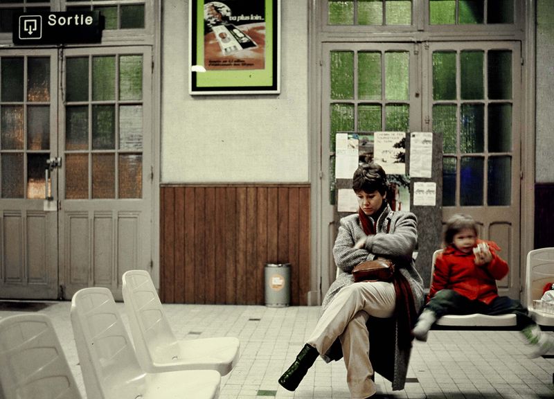 Fernanda, 4 years old; wainting rhe train to return to Toulouse.