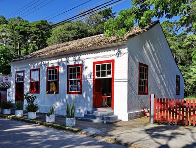 The house at Sambaqui where lacermakers and craftwork are present inside. 