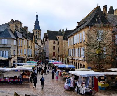 Sarlat; the open market.