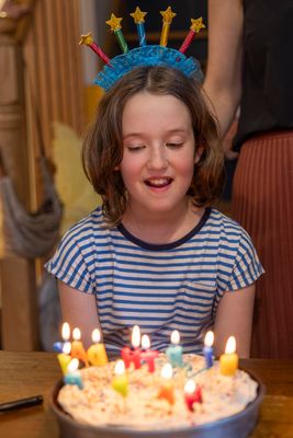 Nell and the cake